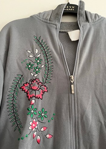 m Beden Nakışlı Gri Fermuarlı Kapüşonlu Sweatshirt
