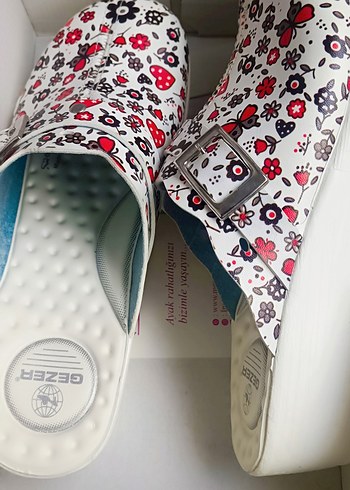 Beyaz Renkli Bağcıklı Kadın Dolgu Topuk Terlik - Görsel 4