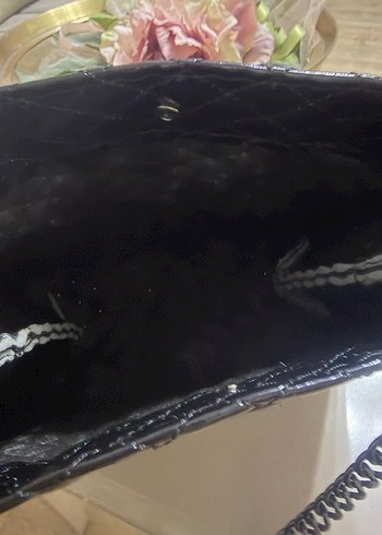 Zincir Detaylı Siyah Yılan Derisi Desenli Deri Çanta - Görsel 4