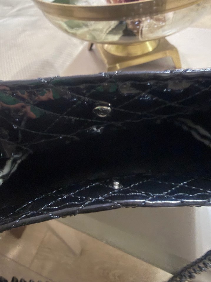 Zincir Detaylı Siyah Yılan Derisi Desenli Deri Çanta - Görsel 5