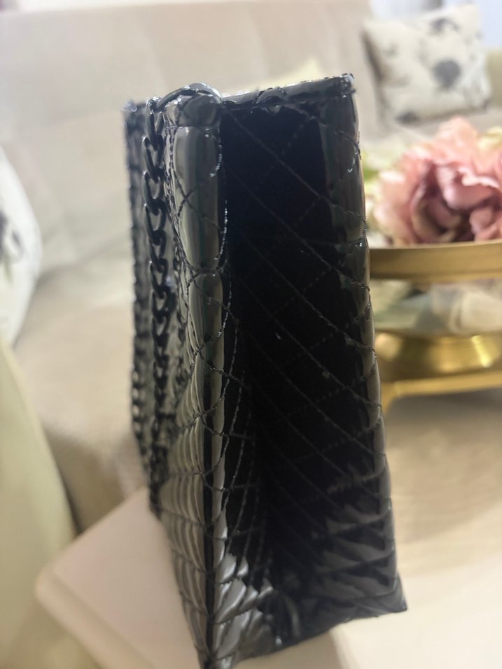 Zincir Detaylı Siyah Yılan Derisi Desenli Deri Çanta - Görsel 3