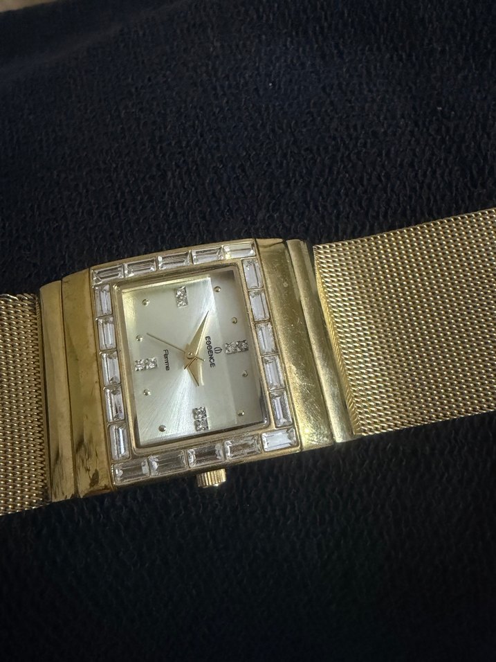 Altın Renk Kadın Saat - Görsel 2