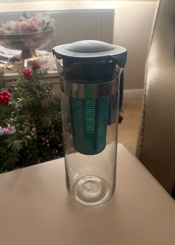 Yeşil kapaklı süzgeçli cam sürahi - Görsel 2