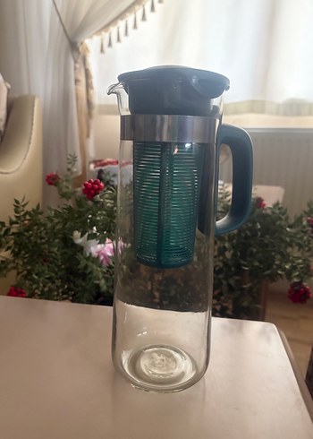 Yeşil kapaklı süzgeçli cam sürahi - Görsel 3