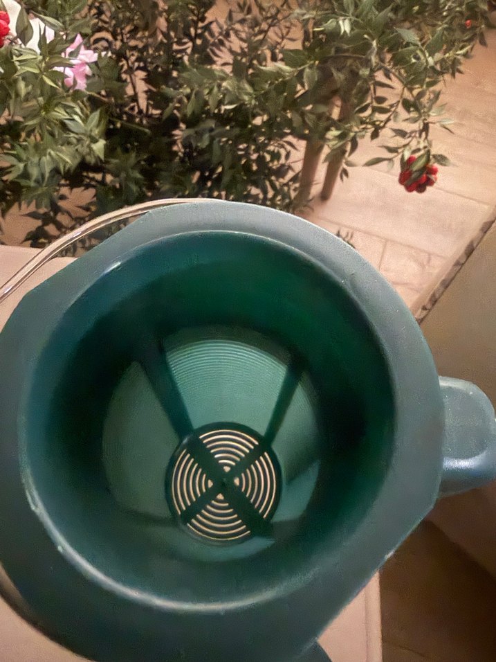 Yeşil kapaklı süzgeçli cam sürahi - Görsel 4