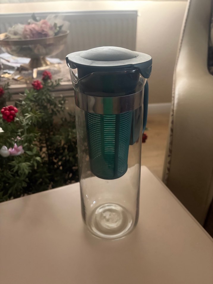 Yeşil kapaklı süzgeçli cam sürahi - Görsel 2