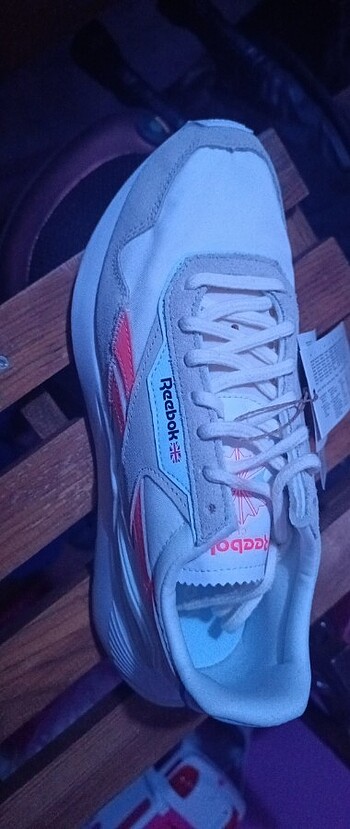 Reebok 37.5 özel renk üretimdir 