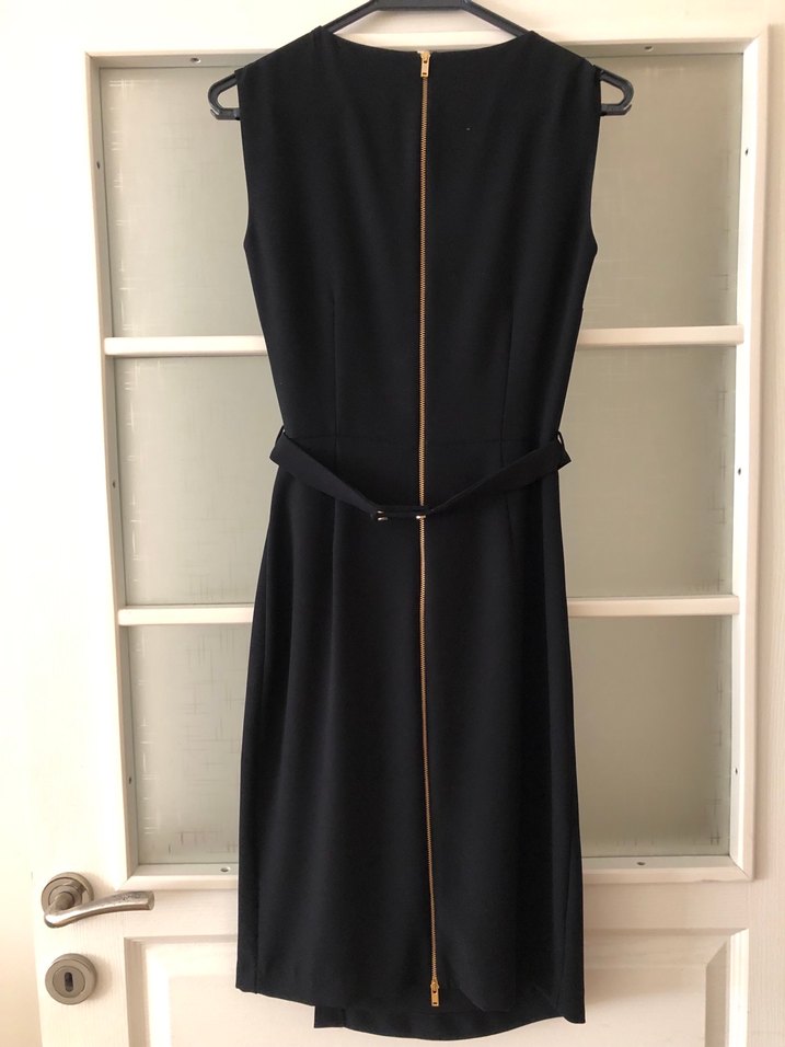 House of Camelia Kemer Detaylı Siyah Midi Ofis Elbisesi - Görsel 2