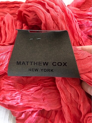Beden Matthew Cox marka fular
