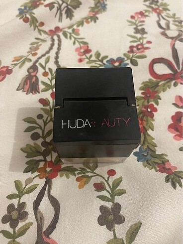Hüda beauty pudra