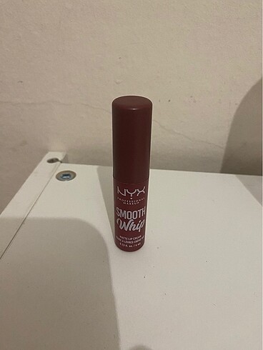 Nyx smooth whip