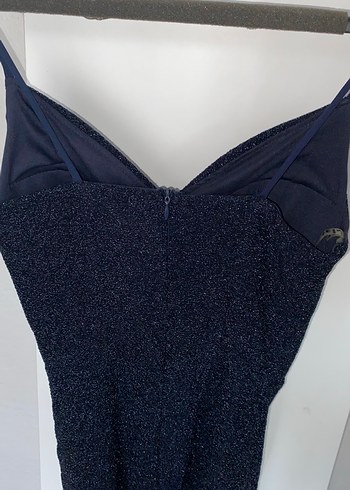 Yırtmaçlı simli elbise - Görsel 4