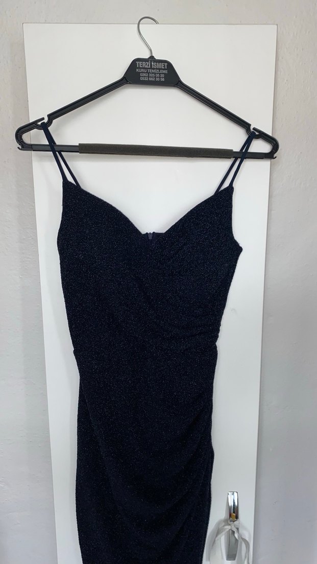 Yırtmaçlı simli elbise - Görsel 2