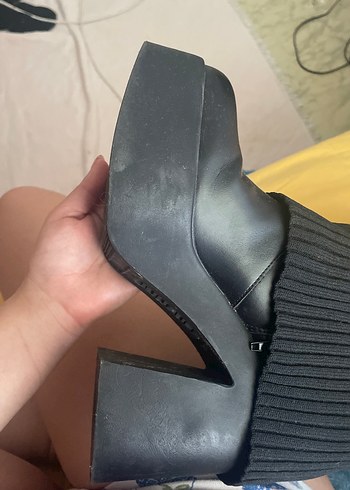37 Beden siyah Renk Platform topuklu bot bershka