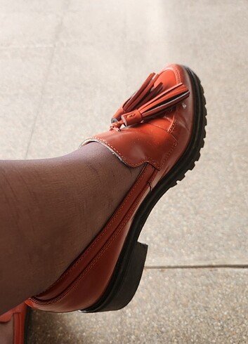 İçi dışı deri Clarks marka hiç giyilmemiş şık pabuç,taba rengi