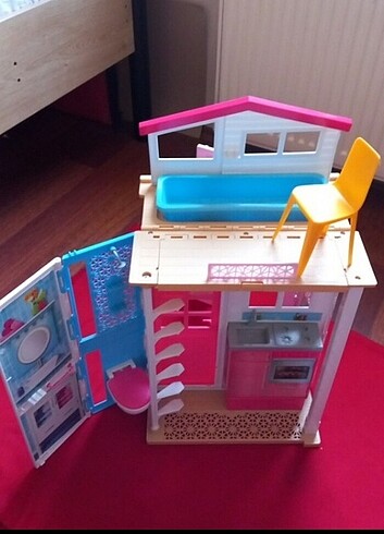  Barbie evi