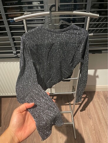 l Beden Parıltılı iplikli kumaş crop ve toka