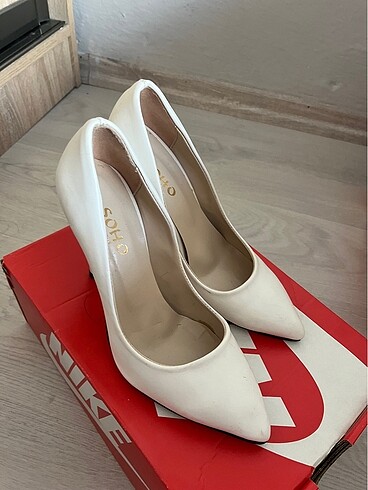38 Beden stiletto