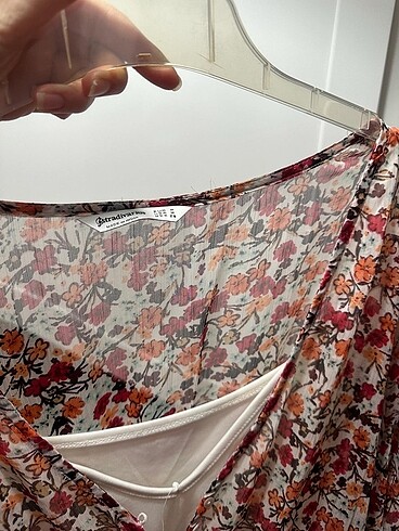 m Beden Stradivarius elbise?