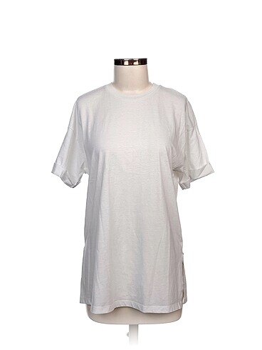 Defacto T-shirt %70 İndirimli.