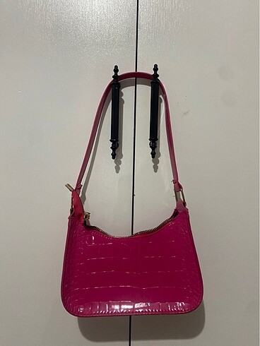 Pembe çanta