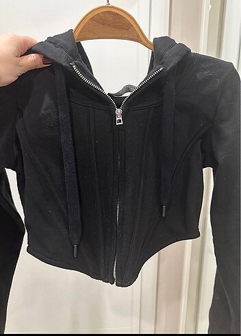 BERSHKA CROP HIRKA