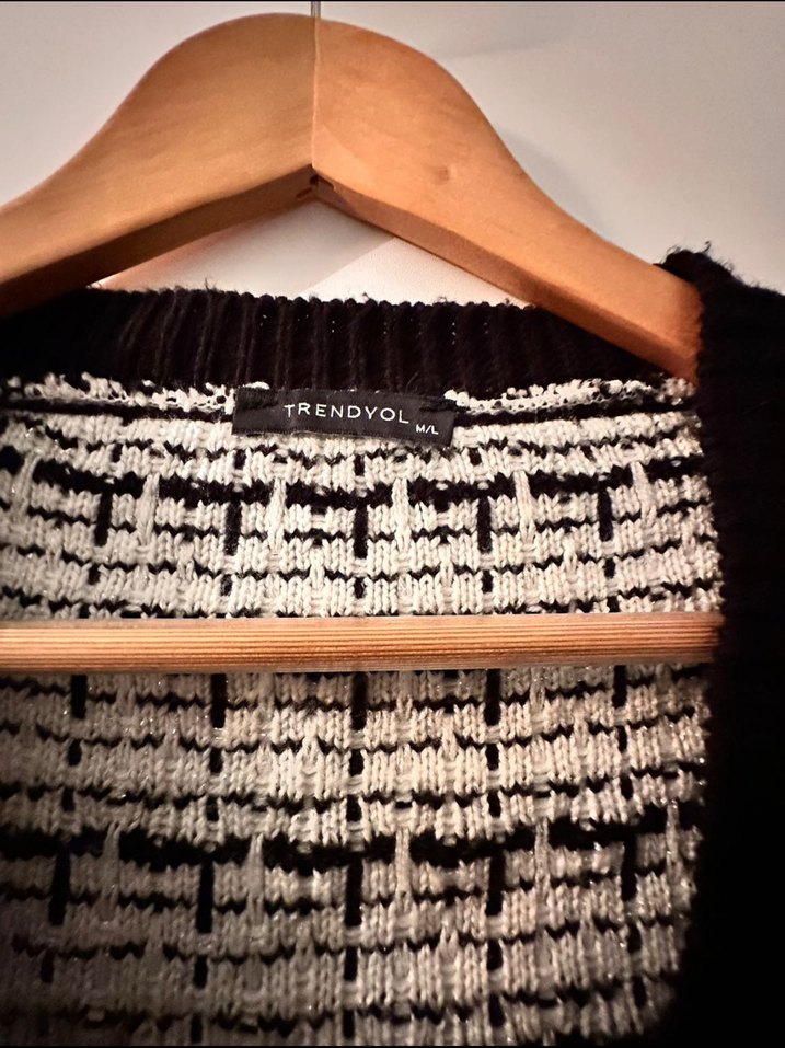 Düğmeli Siyah-Beyaz Desenli Midi Hırka - Görsel 4