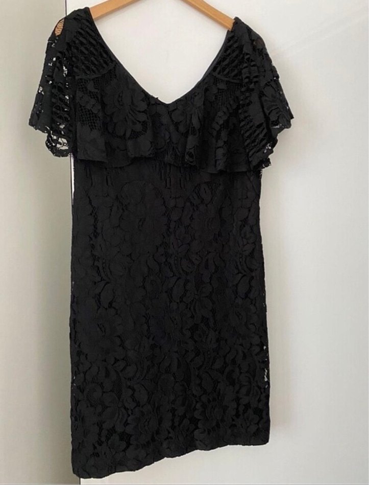 Siyah Dantelli V Yaka Kısa Elbise - Görsel 2