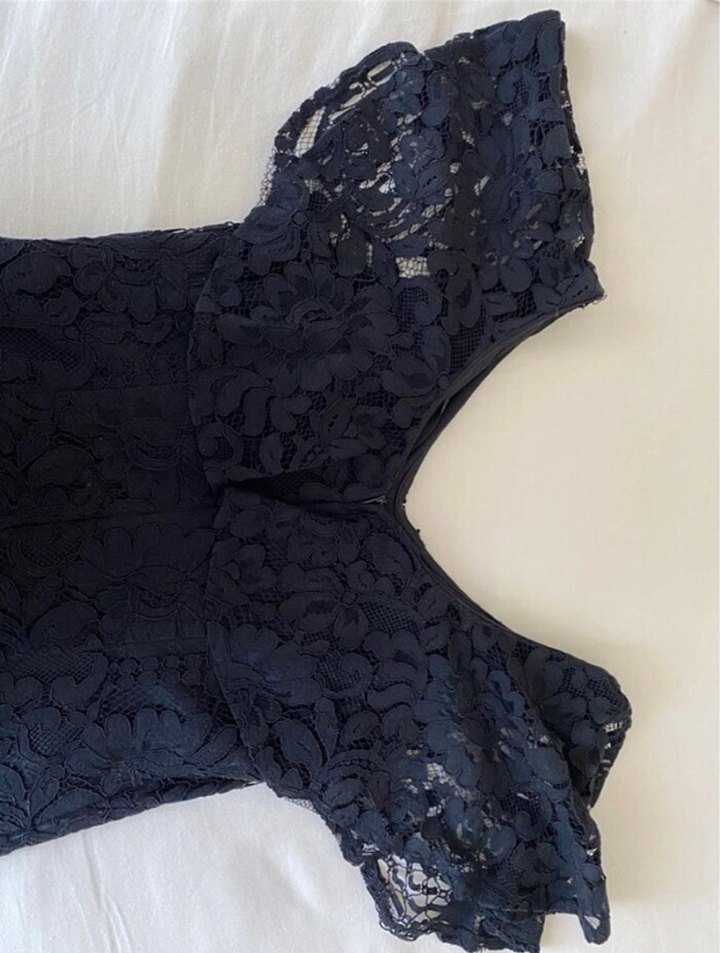 Siyah Dantelli V Yaka Kısa Elbise - Görsel 3