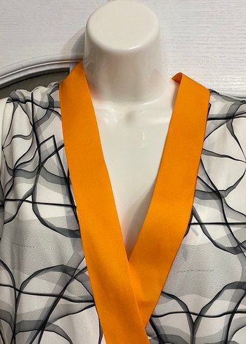 Turuncu V Yaka Desenli Midi Elbise - Görsel 2