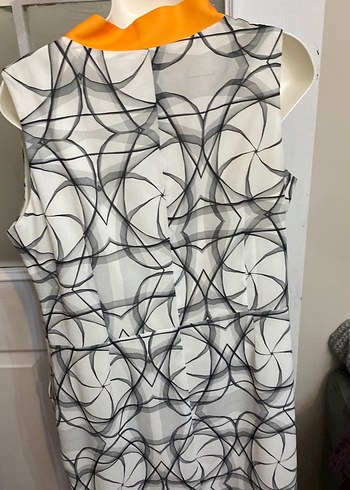 Turuncu V Yaka Desenli Midi Elbise - Görsel 3