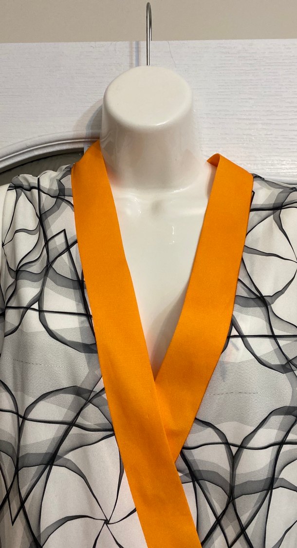 Turuncu V Yaka Desenli Midi Elbise - Görsel 2