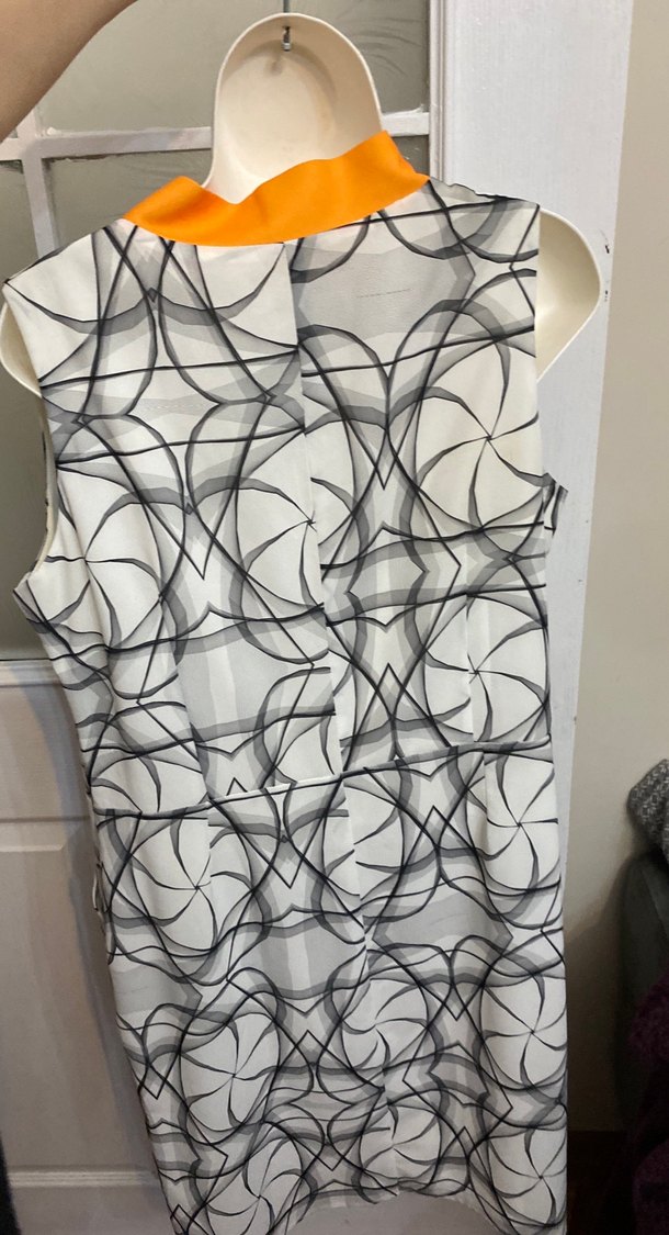 Turuncu V Yaka Desenli Midi Elbise - Görsel 3