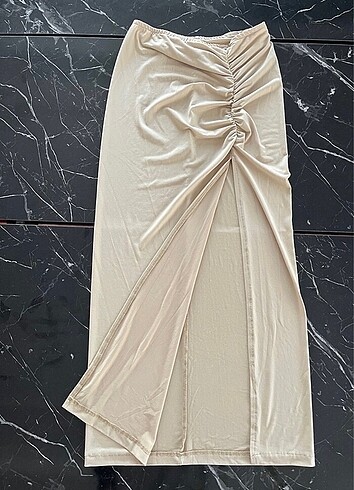 BSL FASHION Krem Yırtmaç Detaylı Midi Etek