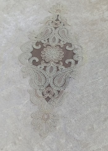 Gri İşlemeli Beyaz Masa Örtüsü 137x37 - Görsel 6