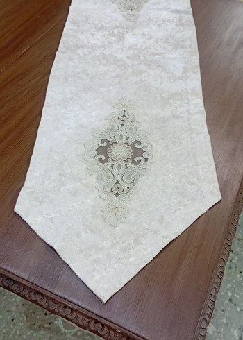 Gri İşlemeli Beyaz Masa Örtüsü 137x37 - Görsel 7