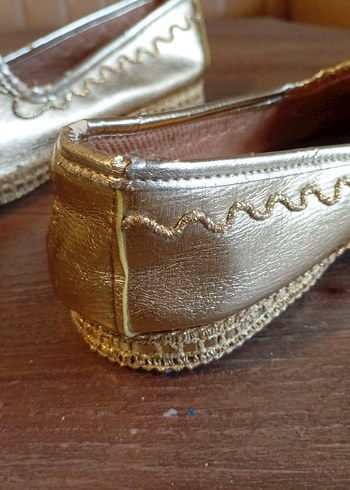 Çocuk Parlak Altın Nakışlı Püsküllü Ayakkabı - Görsel 7