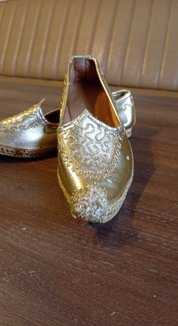 Çocuk Parlak Altın Nakışlı Püsküllü Ayakkabı - Görsel 4