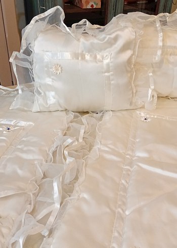 İşlemeli Beyaz Parlak  Bebek Yatak Örtüsü - Görsel 3