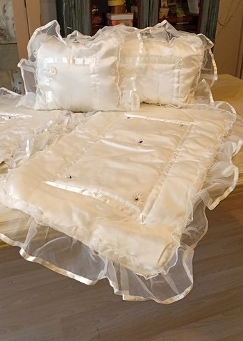 İşlemeli Beyaz Parlak  Bebek Yatak Örtüsü - Görsel 2