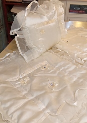 İşlemeli Beyaz Parlak  Bebek Yatak Örtüsü - Görsel 4