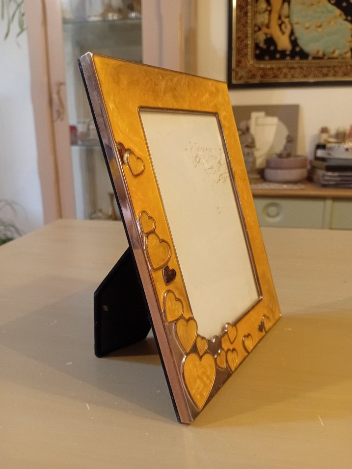 Altın Renk Parlak Kalpli Fotoğraf Çerçevesi - Görsel 3