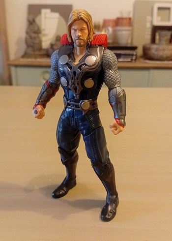 Marvel Avengers Thor Aksiyon Figürü 2011 - Görsel 2