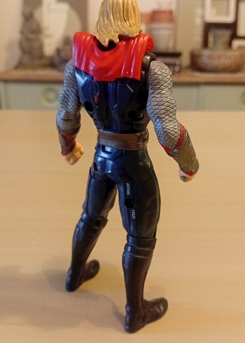 Marvel Avengers Thor Aksiyon Figürü 2011 - Görsel 4