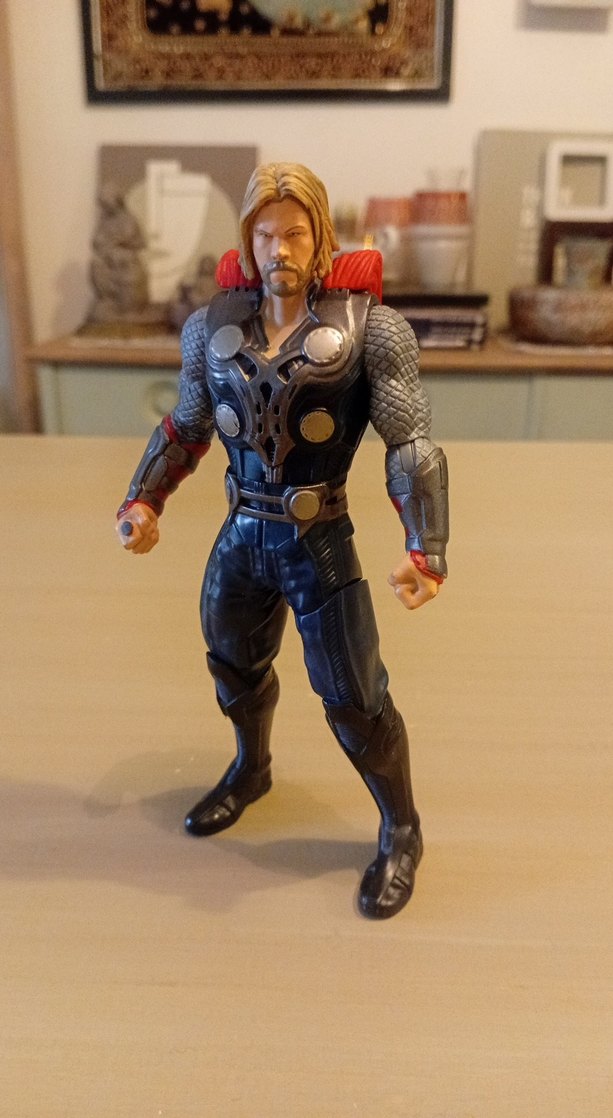 Marvel Avengers Thor Aksiyon Figürü 2011 - Görsel 2