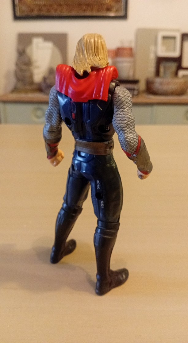 Marvel Avengers Thor Aksiyon Figürü 2011 - Görsel 4