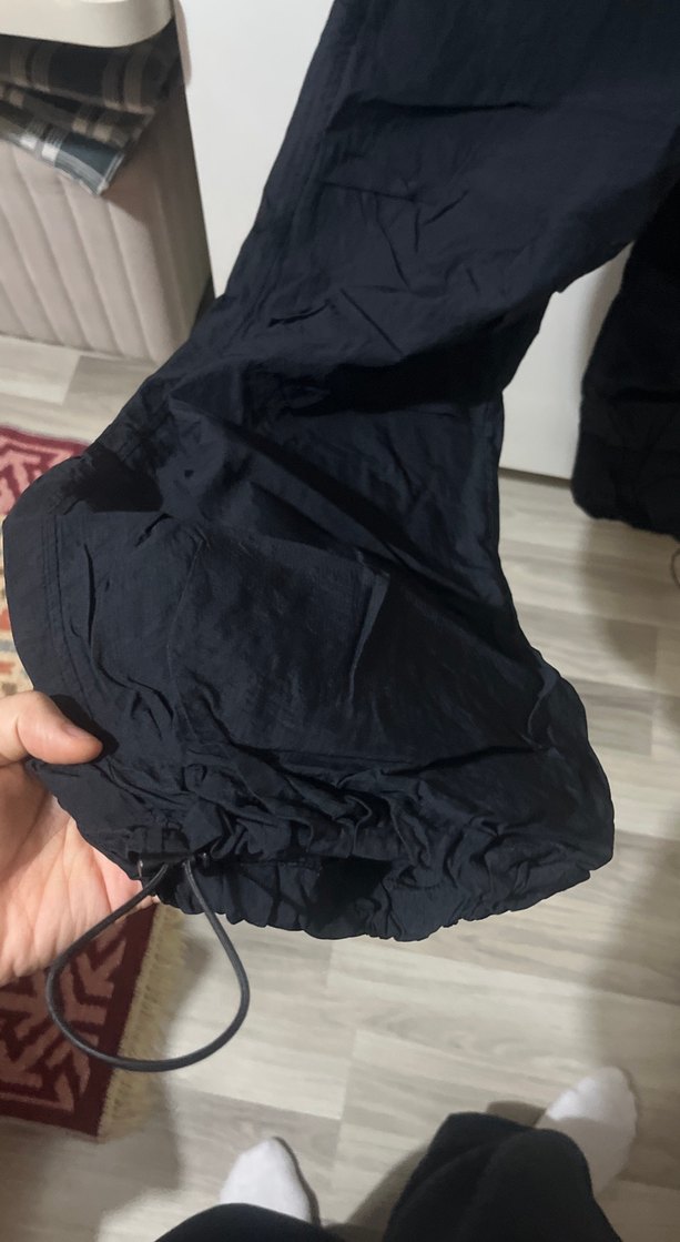 Siyah paraşüt pantolon - Görsel 2