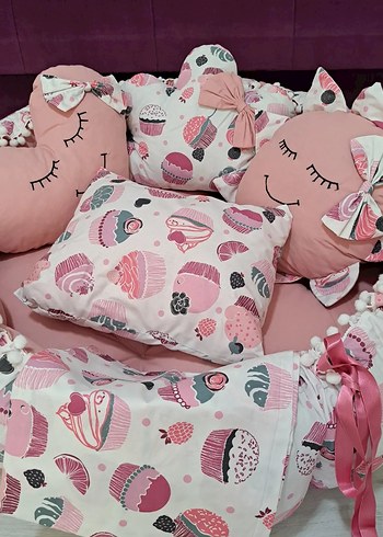 Pembe Desenli Bebek Uyku Seti ve Aksesuarları - Görsel 5