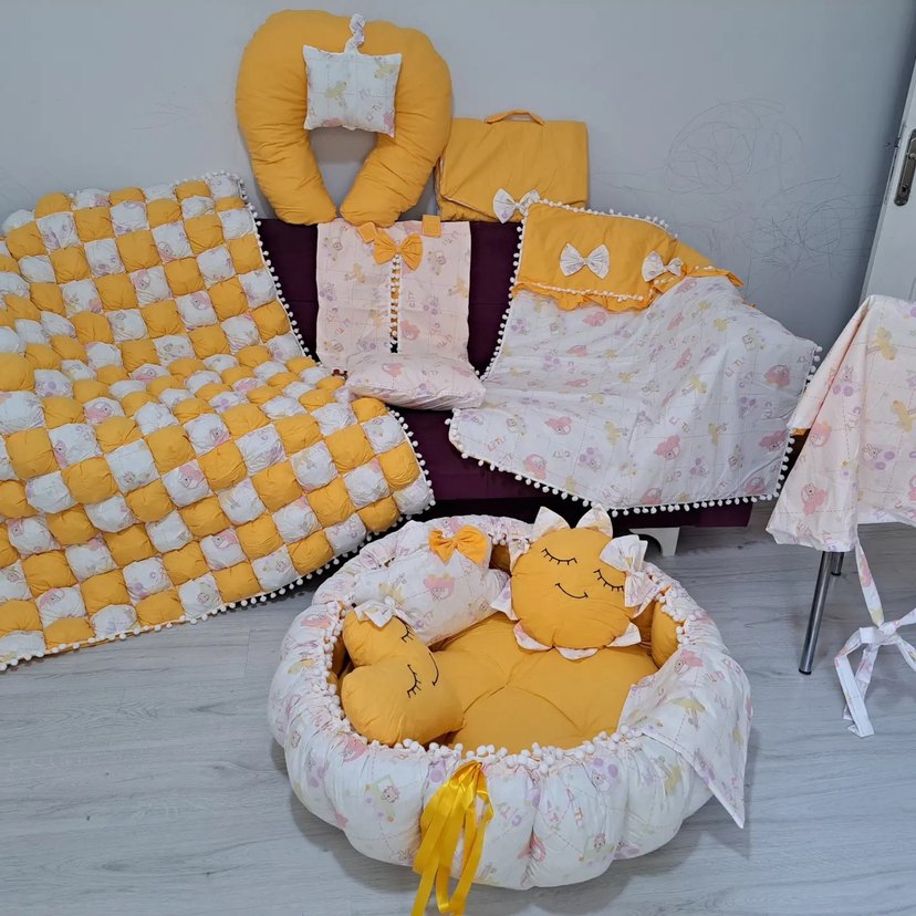 Pembe Desenli Bebek Uyku Seti ve Aksesuarları - Görsel 2