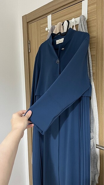 Armine indigo yanları piliseli pardesü